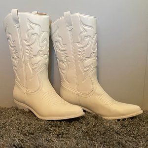 Soda brand size 9 white cowgirl boots
